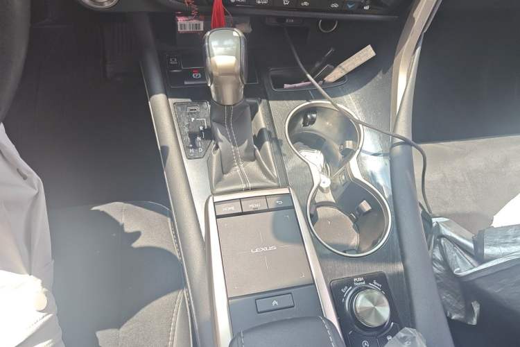 Used Lexus RX 2020 Revised Version 300 Two-Wheel Drive Elite Edition Gear Lever