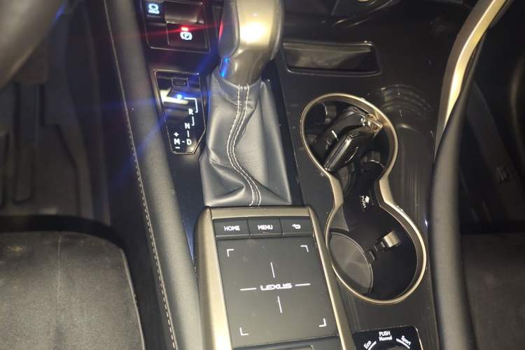 Used Lexus RX 2020 300 Two-Wheel Drive Elite Edition China VI Standard Gear Lever