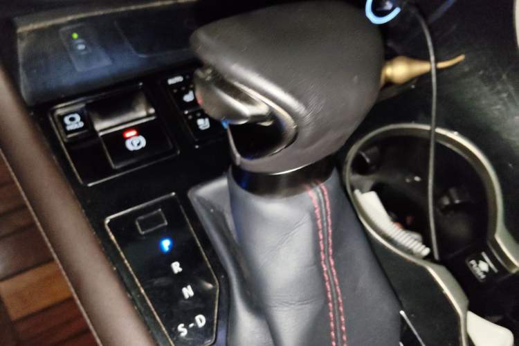 Used Lexus RX 2020 Revised Version 450hL Four-Wheel Drive Elegant Edition 7 Seats Gear Lever
