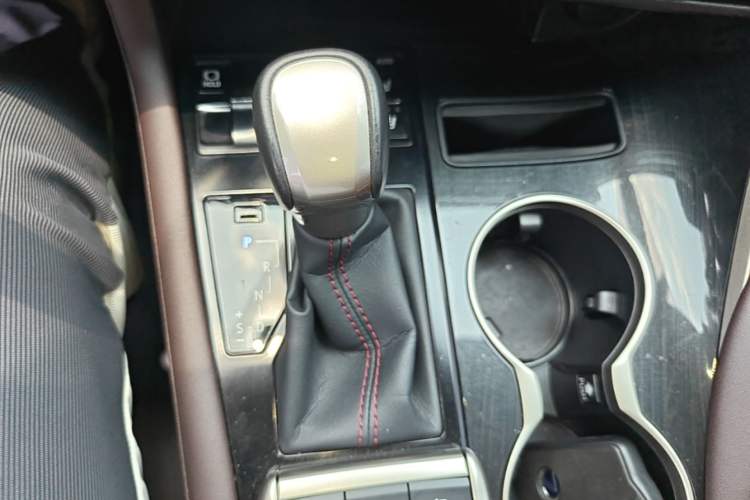 Used Lexus RX 2020 Revised Version 450hL Four-Wheel Drive Elegant Edition 7 Seats Gear Lever