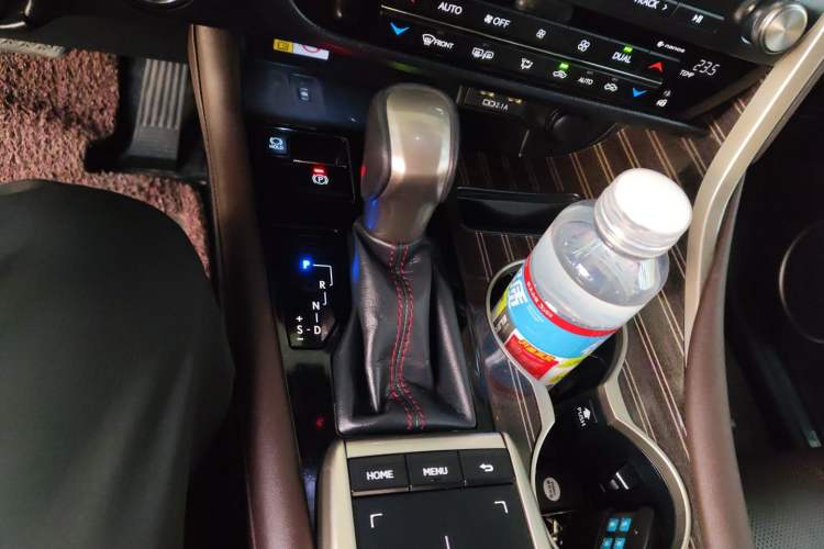Used Lexus RX 2020 450h Four-Wheel Drive Luxury Edition China VI Standard Gear Lever