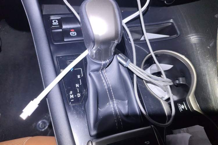 Used Lexus RX 2020 300 Two-Wheel Drive Elite Edition China VI Standard Gear Lever
