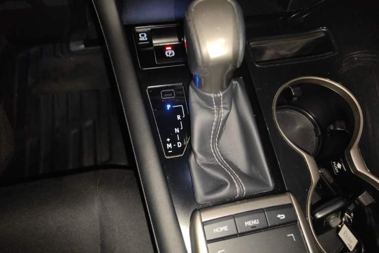 Used Lexus RX 2020 300 Two-Wheel Drive Elite Edition China VI Standard Gear Lever