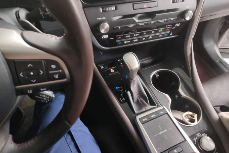 Used Lexus RX 2020 450h Four-Wheel Drive Elegant Edition China VI Standard Gear Lever