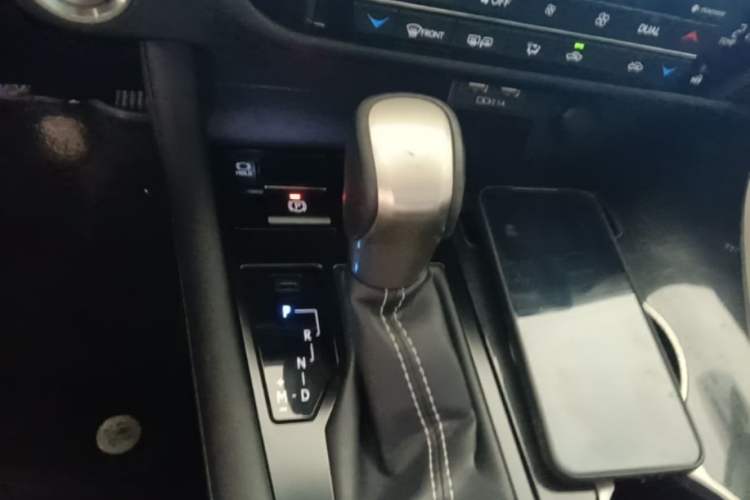 Used Lexus RX 2020 Revised Version 300 Two-Wheel Drive Elite Edition Gear Lever