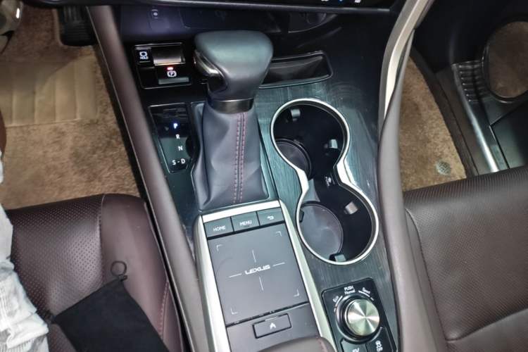 Used Lexus RX 2020 Revised Version 450hL Four-Wheel Drive Elegant Edition 7 Seats Gear Lever