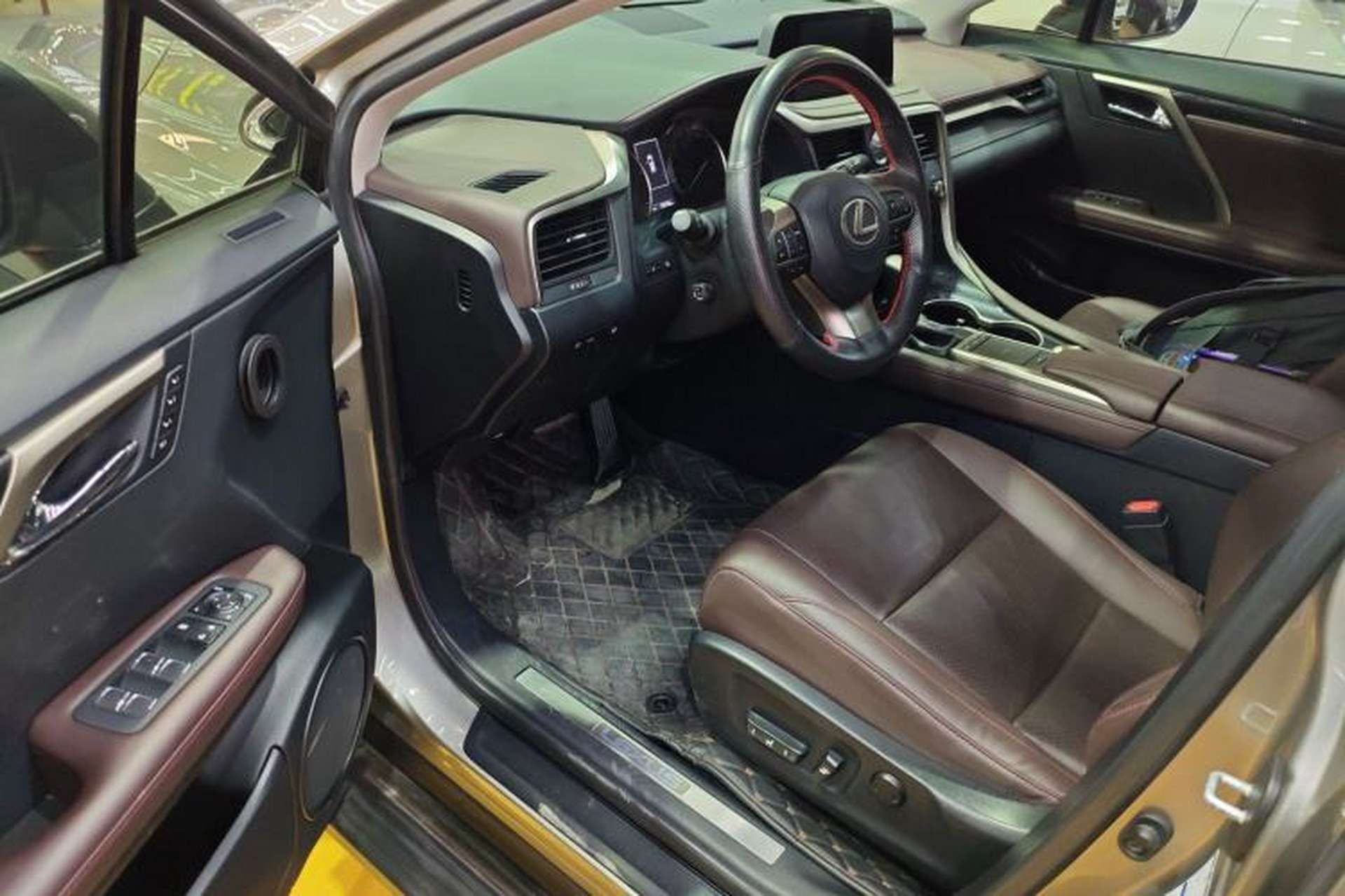 Used Lexus RX 2020 450hL Four-Wheel Drive Elegant 7-Seater China VI Standard Interior 3