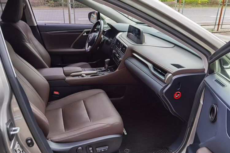 Used Lexus RX 2020 Facelifted 300 4x4 Elegant Edition Interior 4