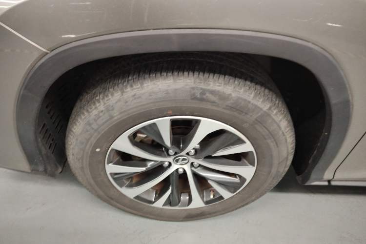 Used Lexus RX 2020 Revised Version 300 Two-Wheel Drive Comfort Edition Left Front Wheel Hub