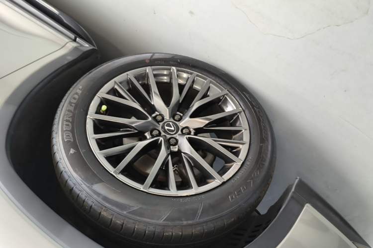 Used Lexus RX 2020 Revised Version 300 Four-Wheel Drive F SPORT Left Front Wheel Hub
