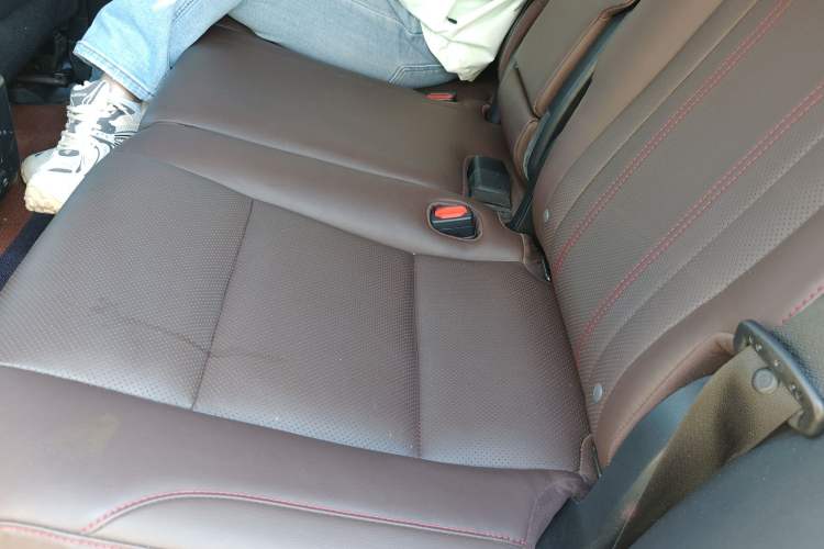 Used Lexus RX 2020 300 4x4 Elegant Edition China VI Left Rear Seat