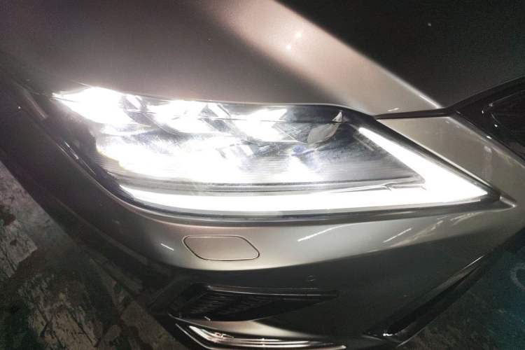 Used Lexus RX 2020 300 4x4 F SPORT China VI Right Front Headlight