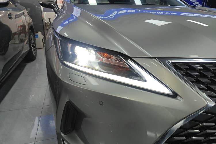 Used Lexus RX 2020 Revised Version 300 Two-Wheel Drive Elite Edition Right Front Headlight