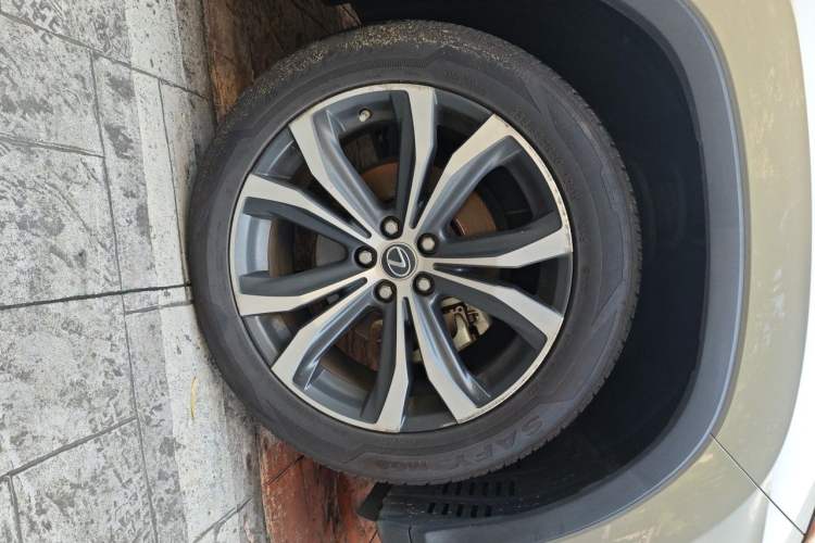 Used Lexus RX 2020 Facelifted 300 4x4 Elegant Edition Right Front Wheel Hub