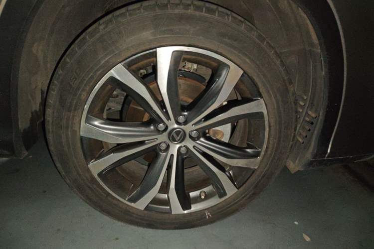 Used Lexus RX 2020 Facelifted 300 4x4 Elegant Edition Right Front Wheel Hub