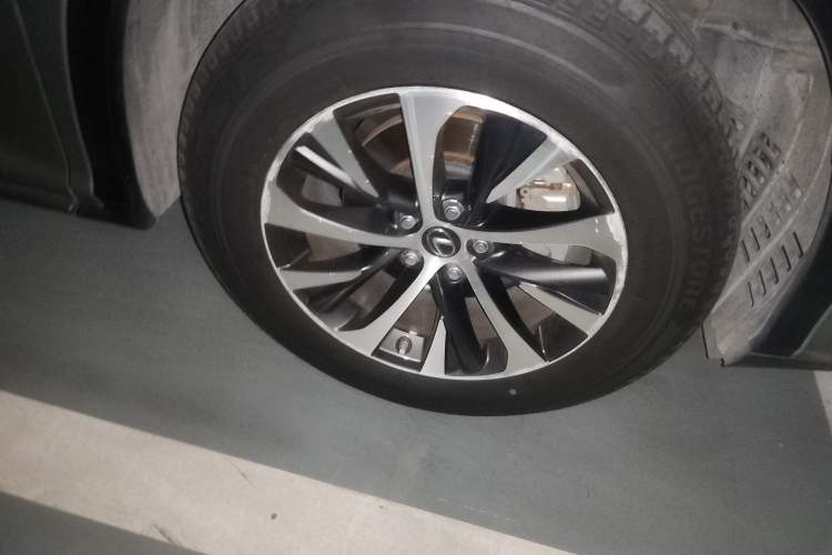 Used Lexus RX 2020 300 Two-Wheel Drive Elite Edition China VI Standard Right Front Wheel Hub