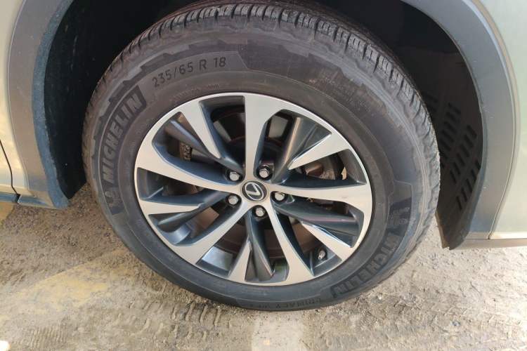 Used Lexus RX 2020 Revised Version 300 Two-Wheel Drive Elite Edition Right Front Wheel Hub