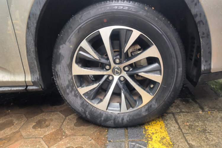 Used Lexus RX 2020 Revised Version 300 Two-Wheel Drive Elite Edition Right Front Wheel Hub
