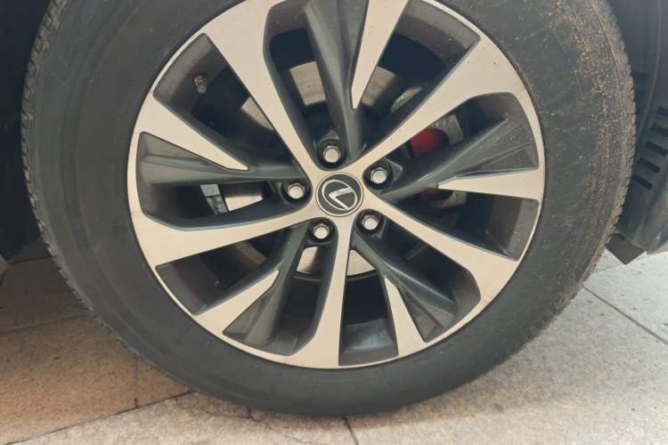Used Lexus RX 2020 Revised Version 300 Two-Wheel Drive Comfort Edition Right Front Wheel Hub