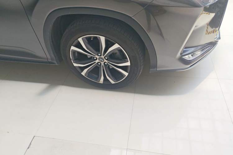 Used Lexus RX 2020 Facelifted 300 4x4 Elegant Edition Right Front Wheel Hub