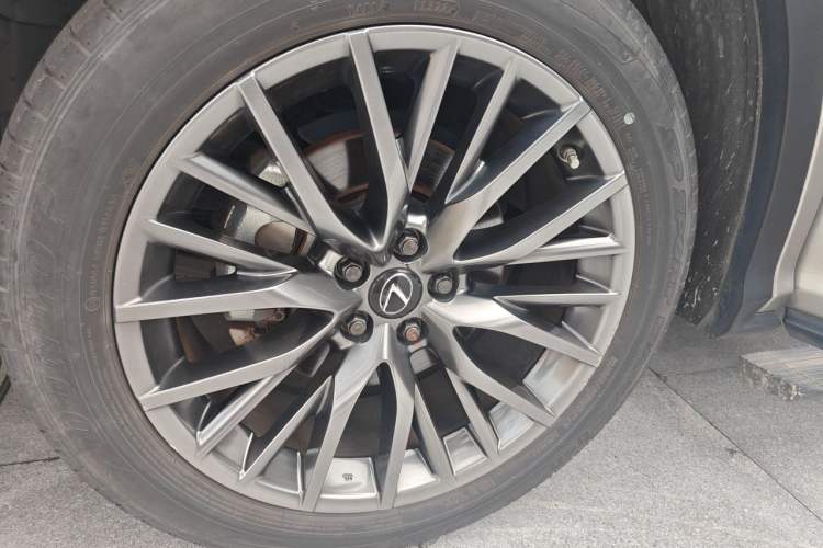 Used Lexus RX 2020 300 4x4 F SPORT China VI Right Front Wheel Hub