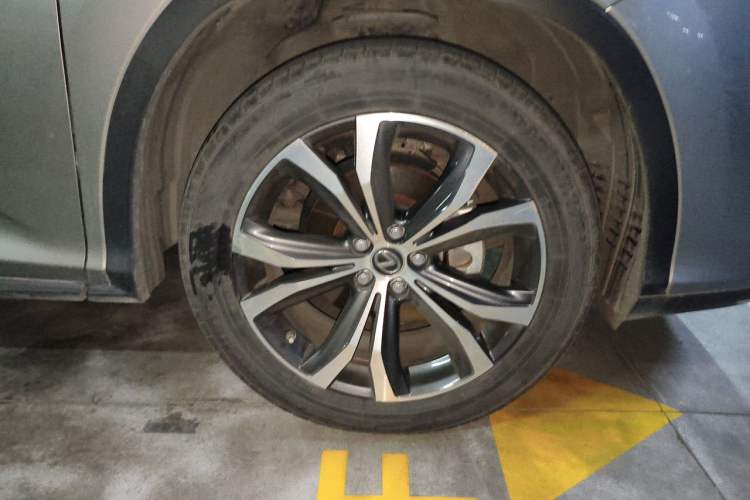 Used Lexus RX 2020 Facelifted 300 4x4 Elegant Edition Right Front Wheel Hub