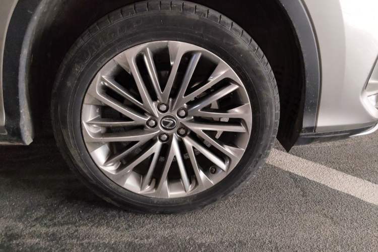 Used Lexus RX 2020 Revised Version 450hL Four-Wheel Drive Elegant Edition 7 Seats Right Front Wheel Hub