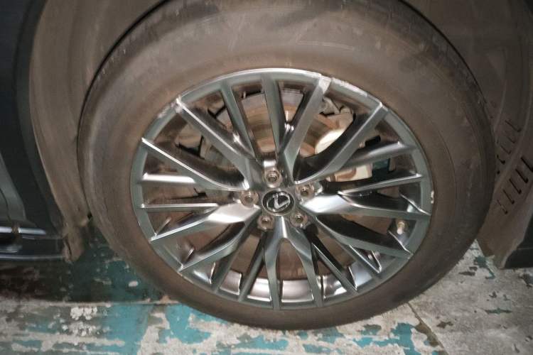 Used Lexus RX 2020 300 4x4 F SPORT China VI Right Front Wheel Hub