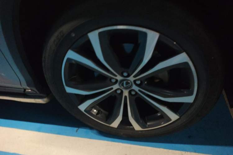 Used Lexus RX 2020 Facelifted 300 4x4 Elegant Edition Right Front Wheel Hub