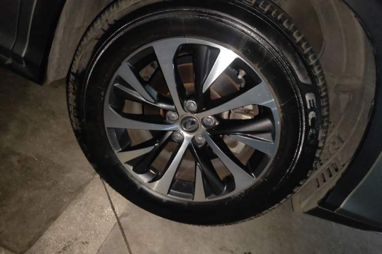 Used Lexus RX 2020 300 Two-Wheel Drive Elite Edition China VI Standard Right Front Wheel Hub