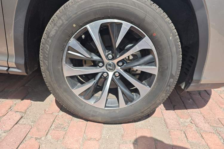 Used Lexus RX 2020 Revised Version 300 Two-Wheel Drive Elite Edition Right Front Wheel Hub