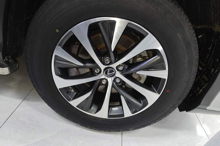 Used Lexus RX 2020 Revised Version 300 Two-Wheel Drive Elite Edition Right Front Wheel Hub