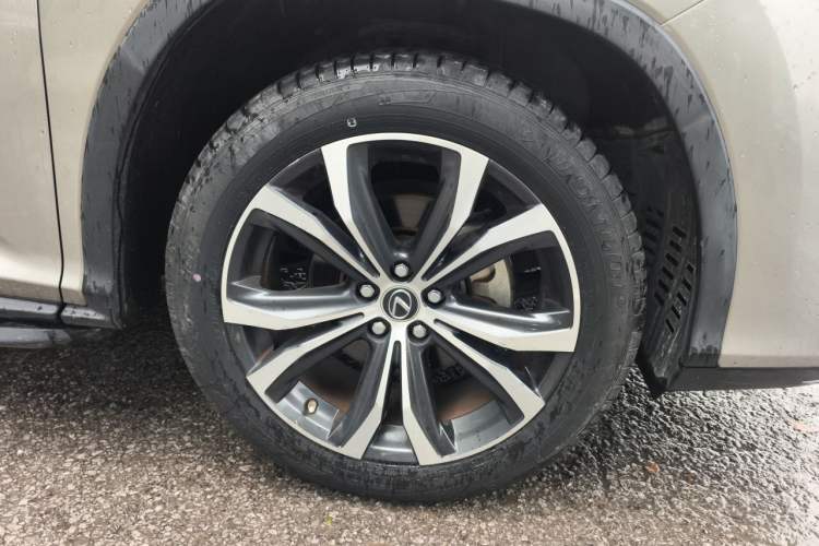 Used Lexus RX 2020 Facelifted 300 4x4 Elegant Edition Right Front Wheel Hub