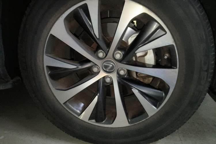 Used Lexus RX 2020 Revised Version 300 Two-Wheel Drive Comfort Edition Right Front Wheel Hub