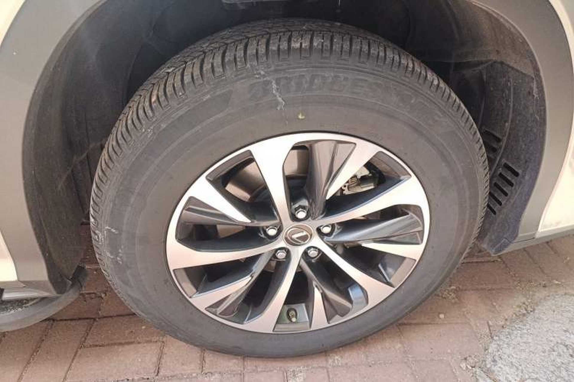 Used Lexus RX 2020 Revised Version 300 Two-Wheel Drive Comfort Edition Right Front Wheel Hub