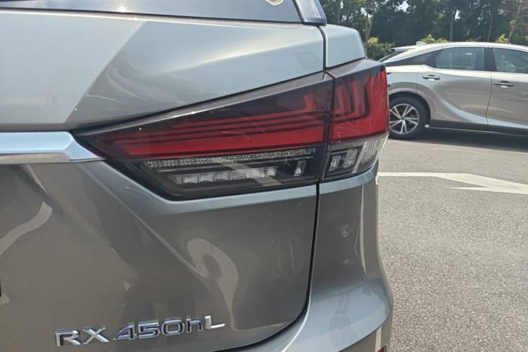 Used Lexus RX 2020 Revised Version 450hL Four-Wheel Drive Elegant Edition 7 Seats Right Rear Taillight