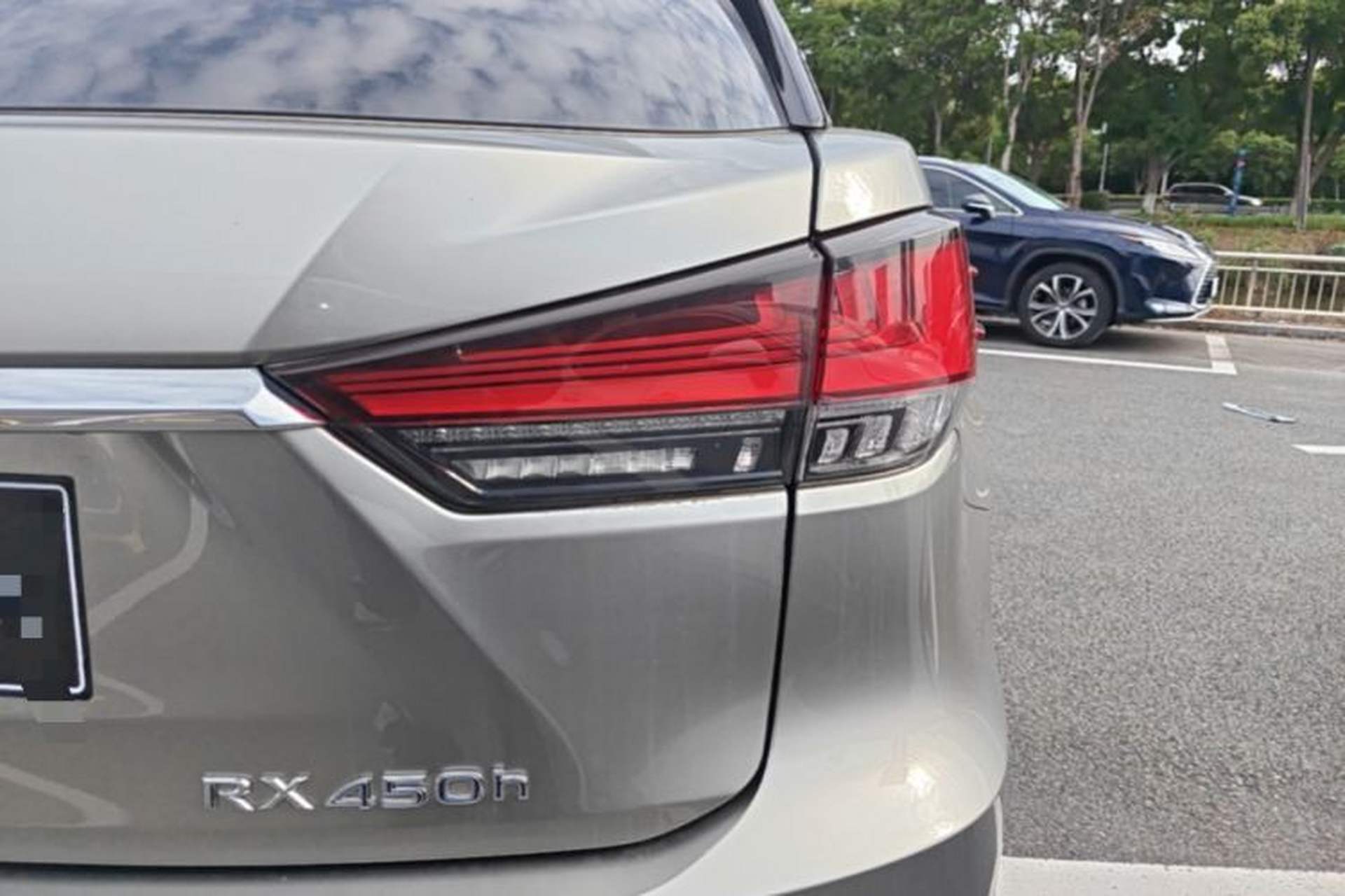 Used Lexus RX 2020 Revised Version 450h Four-Wheel Drive Elegant Edition Right Rear Taillight