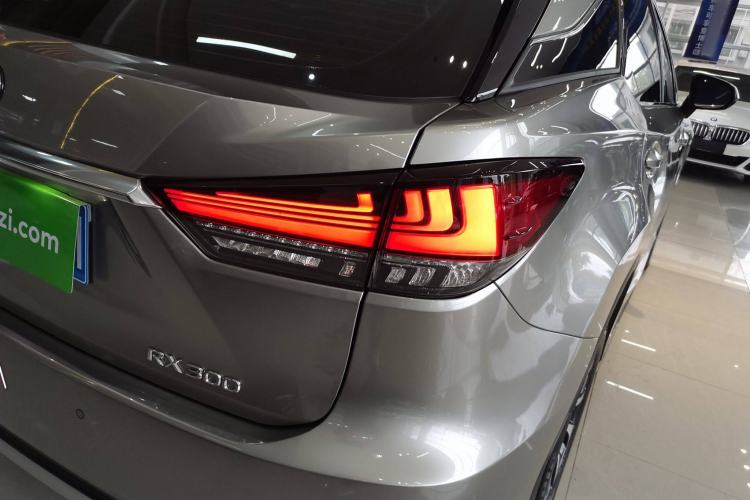 Used Lexus RX 2020 Revised Version 300 Two-Wheel Drive Elite Edition Right Rear Taillight