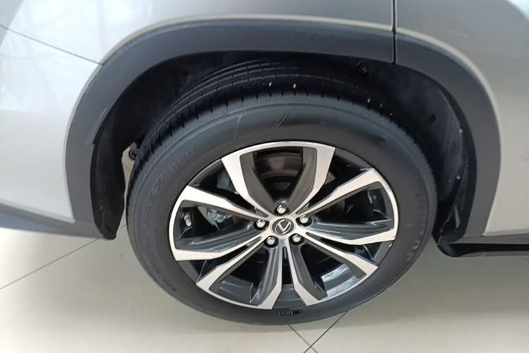 Used Lexus RX 2020 300 4x4 Elegant Edition China VI Right Rear Wheel Hub