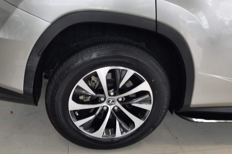 Used Lexus RX 2020 Revised Version 300 Two-Wheel Drive Elite Edition Right Rear Wheel Hub