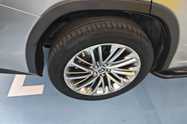 Used Lexus RX 2020 Revised Version 450hL Four-Wheel Drive Elegant Edition 7 Seats Right Rear Wheel Hub