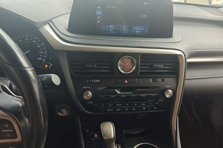Used Lexus RX 2020 300 Two-Wheel Drive Elite Edition China VI Standard Audio And AC Panel