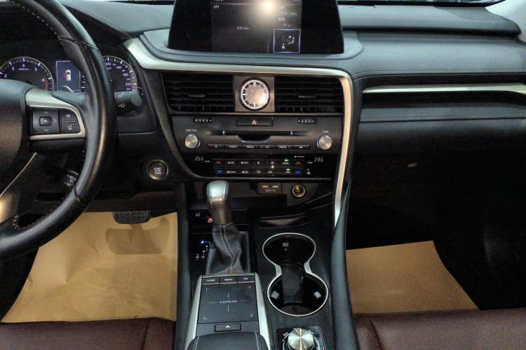 Used Lexus RX 2020 300 Two-Wheel Drive Elite Edition China VI Standard Audio And AC Panel