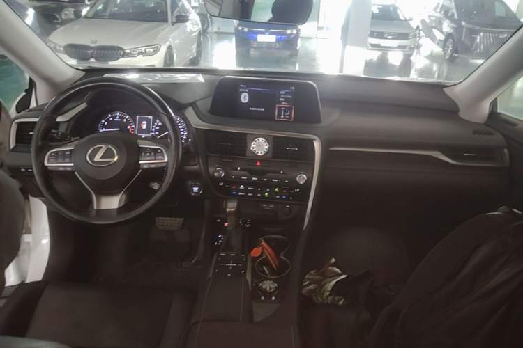 Used Lexus RX 2020 300 4x4 Elegant Edition China VI Center Console