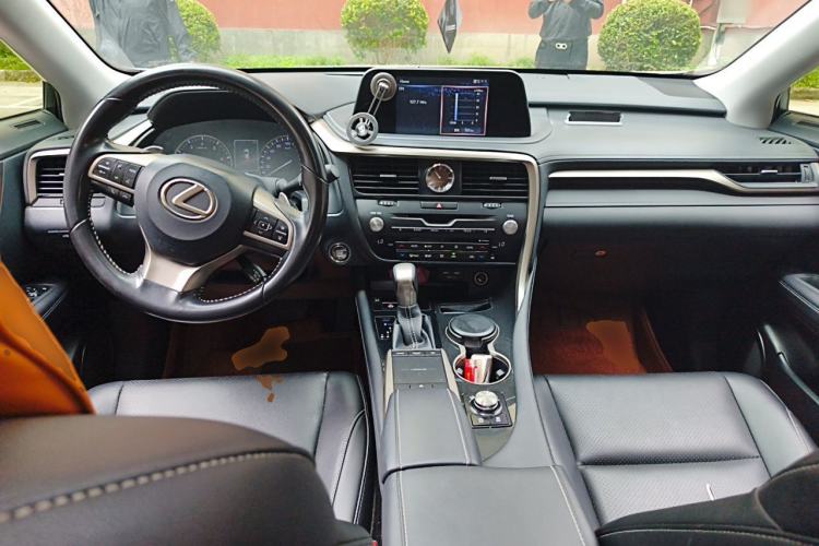 Used Lexus RX 2020 300 Two-Wheel Drive Elite Edition China VI Standard Center Console