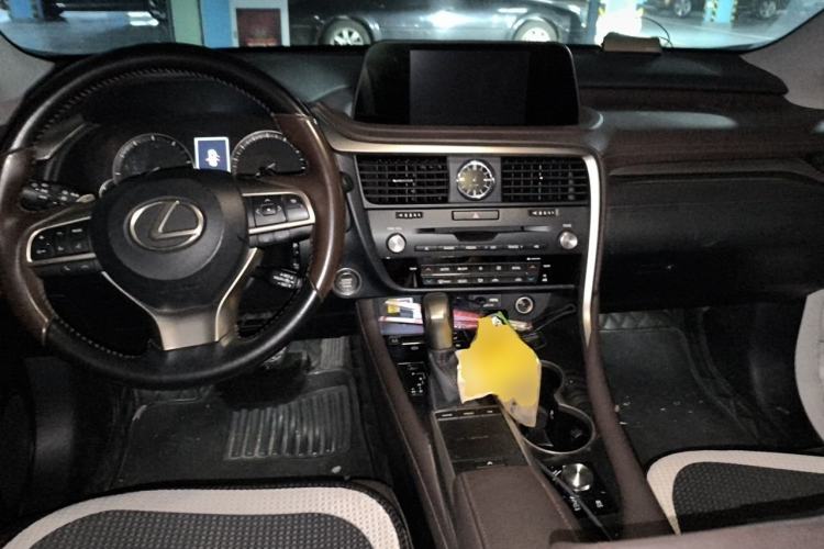 Used Lexus RX 2020 300 4x4 Elegant Edition China VI Center Console