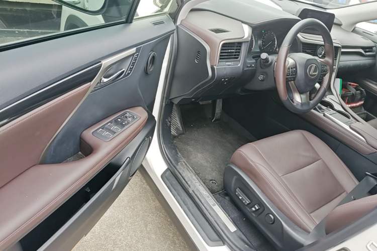Used Lexus RX 2020 300 4x4 Elegant Edition China VI Driver Seat