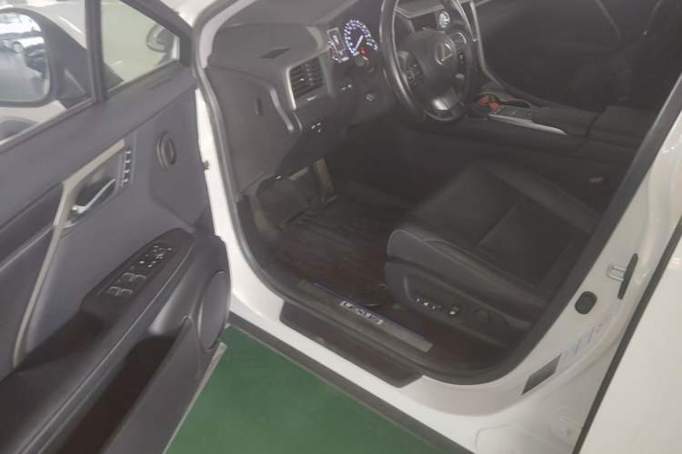 Used Lexus RX 2020 300 4x4 Elegant Edition China VI Driver Seat