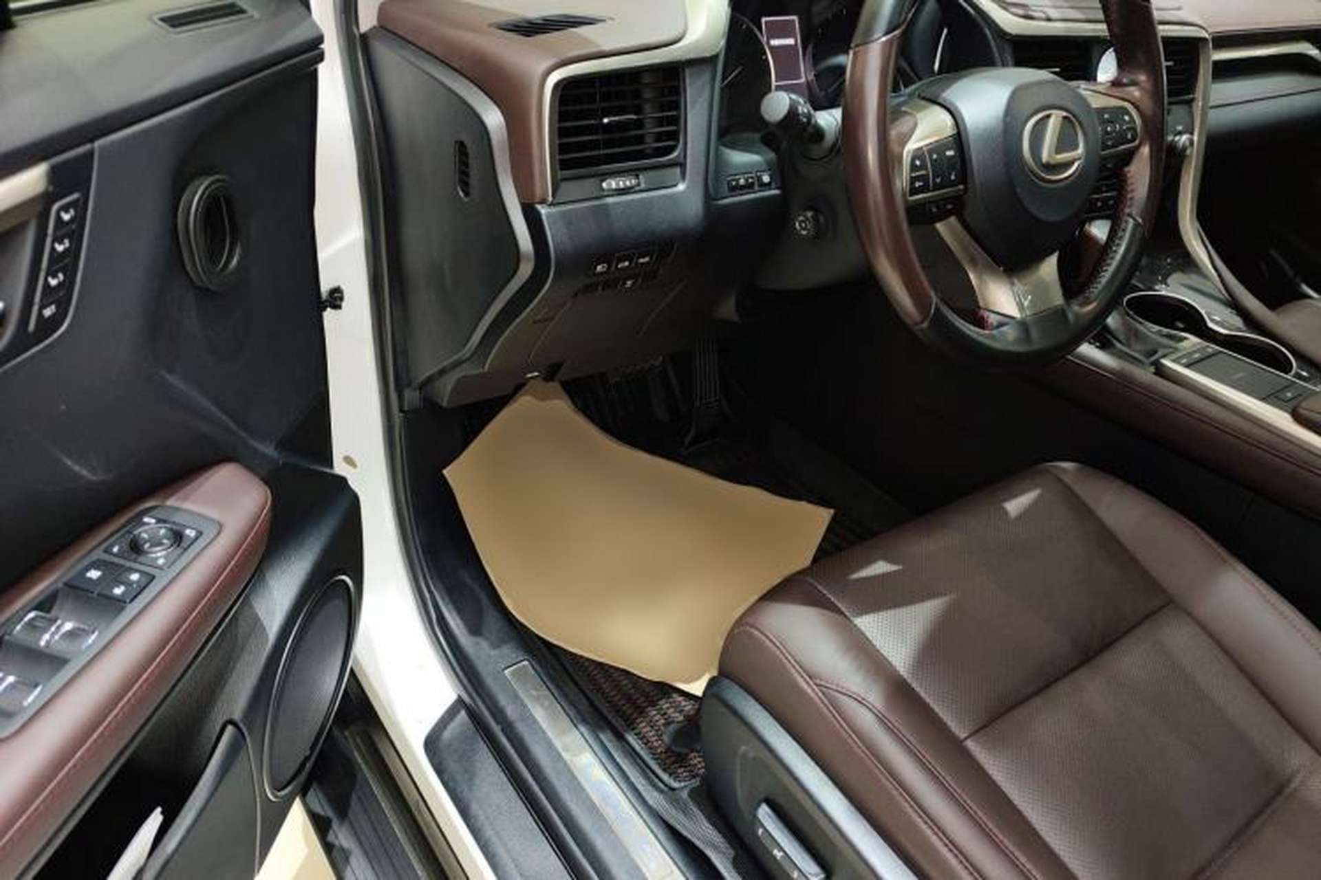 Used Lexus RX 2020 Facelifted 300 4x4 Elegant Edition Driver Seat