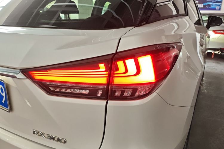 Used Lexus RX 2020 Revised Version 300 Two-Wheel Drive Comfort Edition Exterior 2